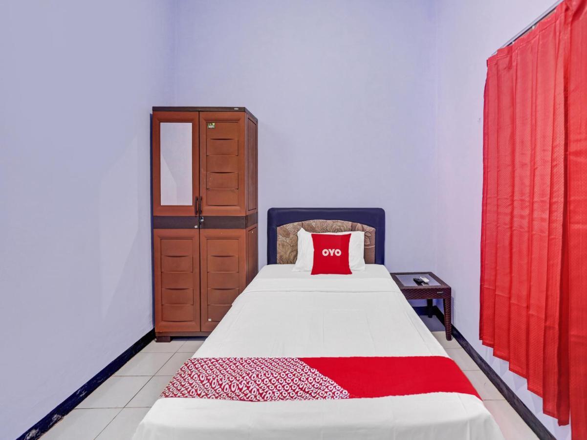 Oyo 90344 Wijayanti Hotel Banyuwangi  Exterior photo